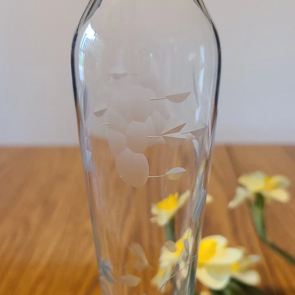 Princess House Heritage Bud Vase - Picture 2 of 5